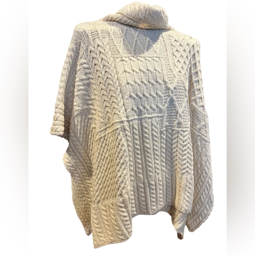 Gorgeous NWT from Aran, made in Ireland hand knit poncho